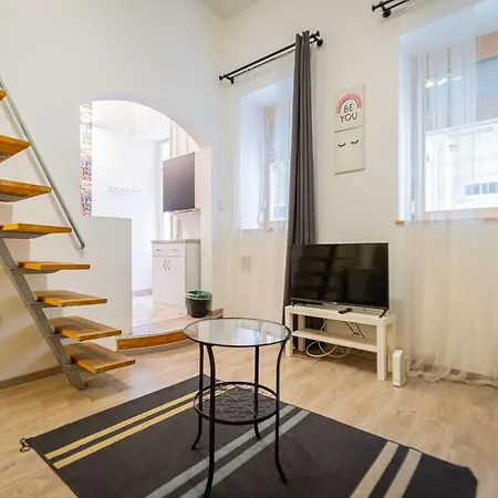 Apartment Cool In The Downtown, Eduardo