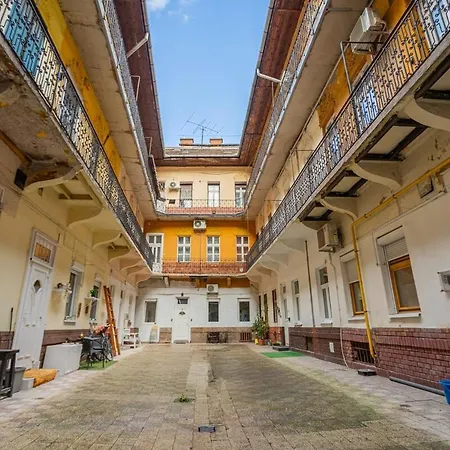 Cool In The Downtown, Eduardo